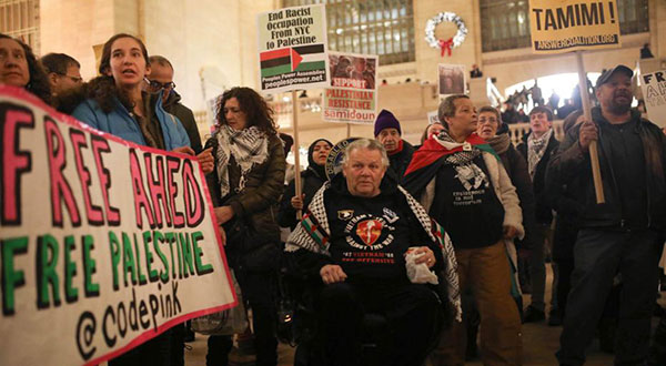 US: Hundreds Protest for Ahed Tamimi in NY Grand Central Terminal